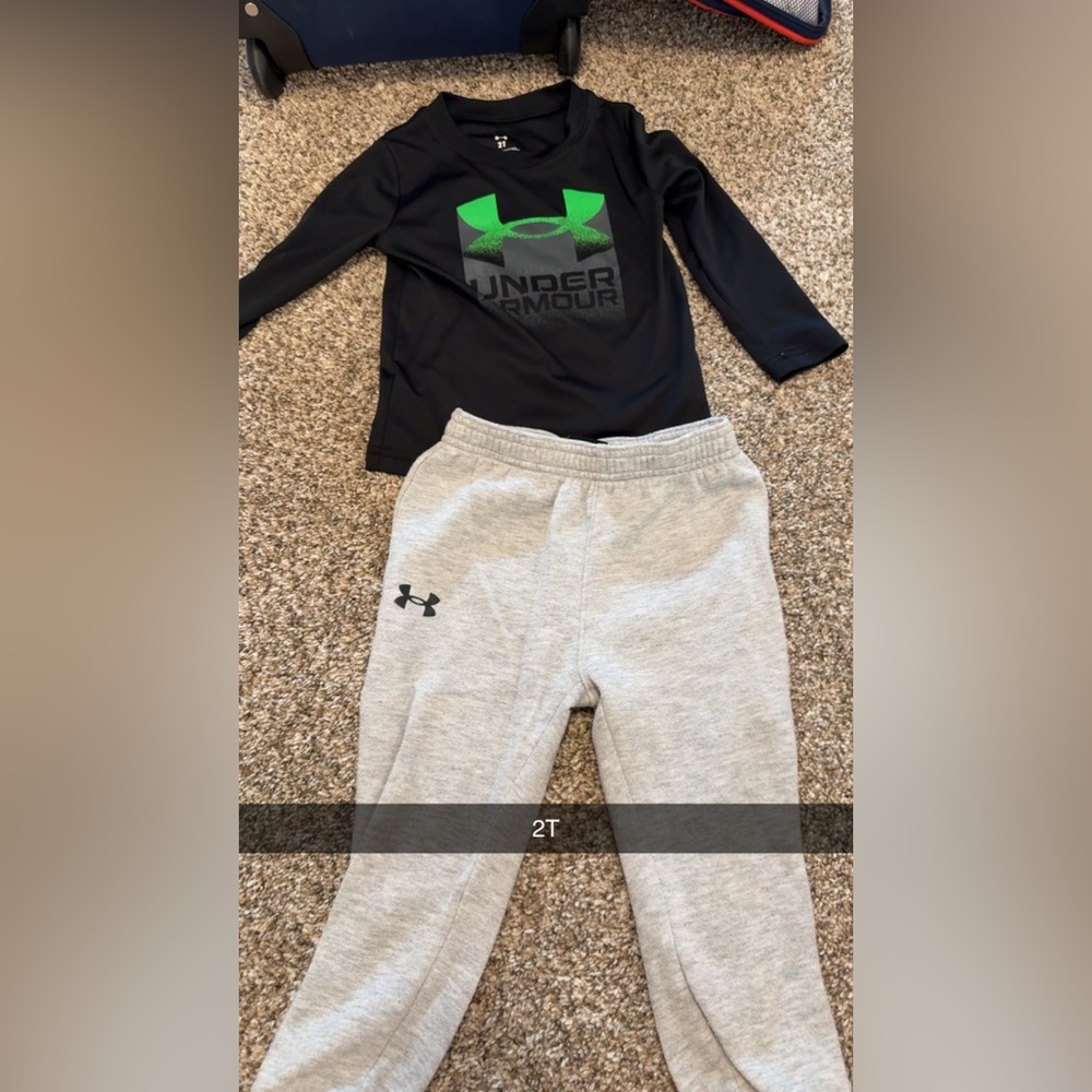 Under Armour Gray Sweatpants with Elastic Waistband and Tapered Fit
